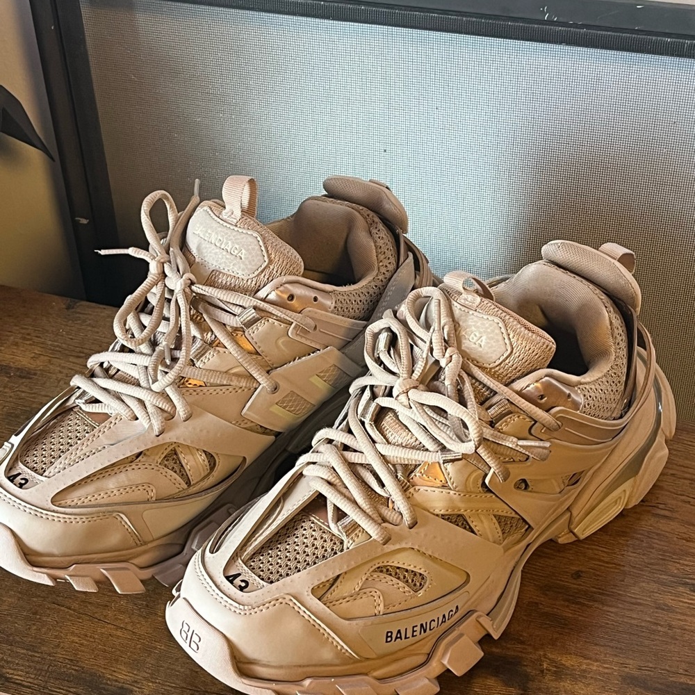 Balenciaga Sneakers “Full Beige”